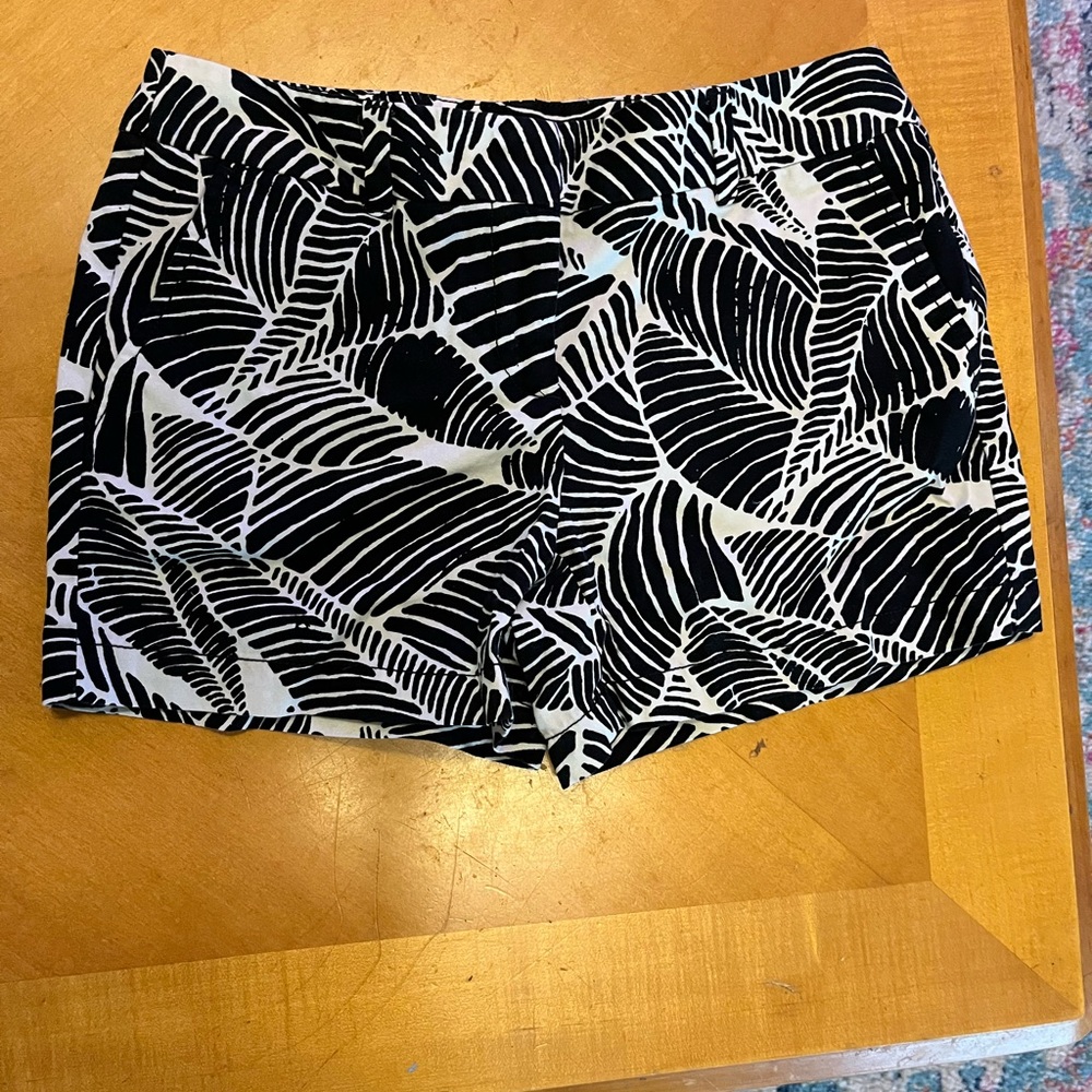 Ann Taylor Loft black and white shorts size 0
